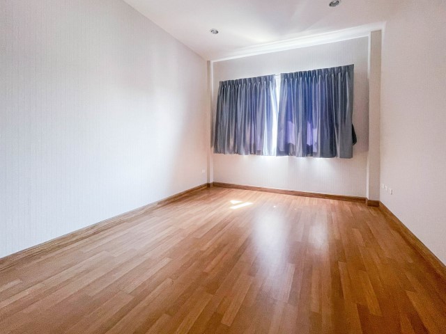 *****ทาวน์โฮมมือสอง ม.ชวนชื่นโมดัส วิภาวดี เนื้อที่กว้างขวางมากถึงเกือบ 25 ตร.ว. ฟังก์ชัน 3 ห้องนอน 3 ห้องน้ำ หน้าบ้านจอดรถได้ 2 คัน บ้านสไตล์ Home Office บนทำเลแห่งการเดินทาง ใกล้ฟิวเจอร์พาร์ค รังสิต และทางด่วน "อุตราภิมุข" ในราคาคุ้มสุดในย่าน!